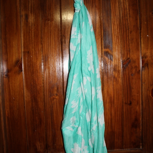 Vintage Style Hat, Earrings, & Beautiful Illuminating Scarf/Wrap☆SCARF GLOWS - Picture 12 of 14